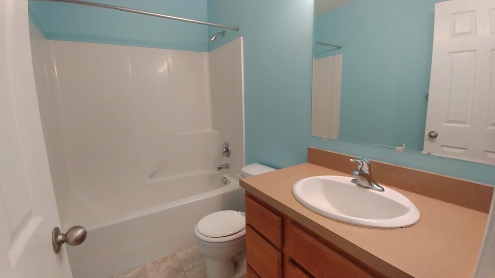 Building Photo - 530 SW Winter Cir