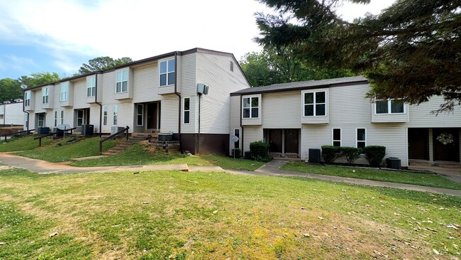 Interior Photo - Highland Park Townhome Apartments