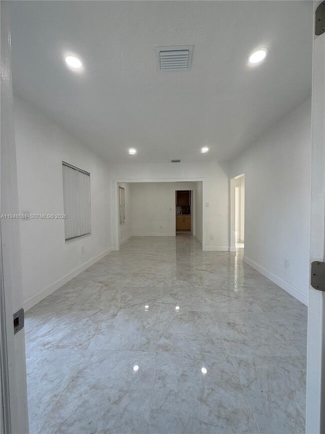 Building Photo - 3300 SW 28th St