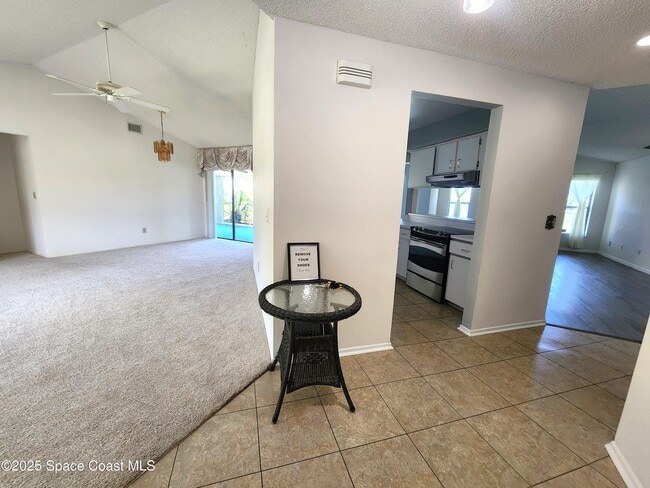 Building Photo - 1244 Lakeview Dr