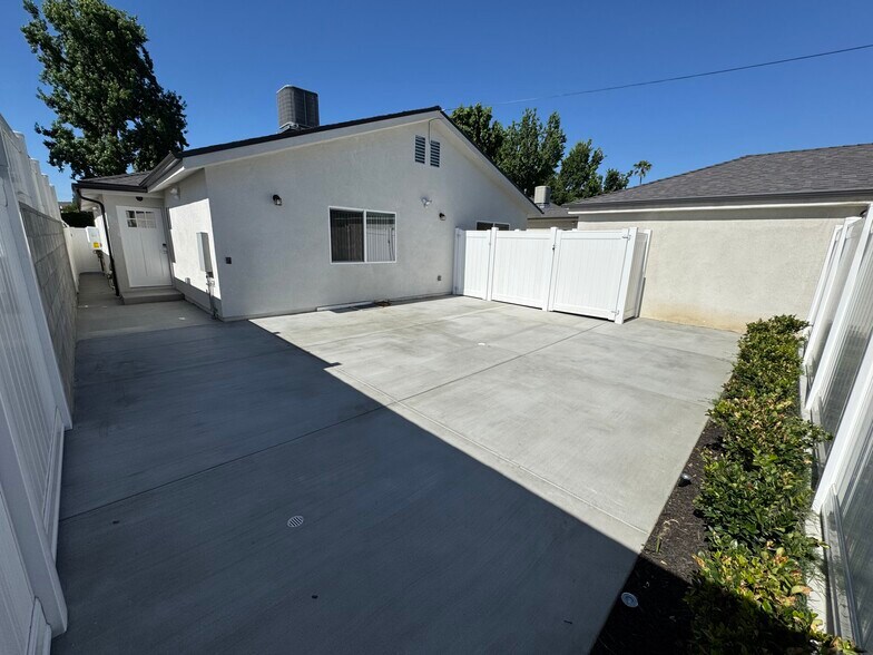 Building Photo - 14621 Leadwell St