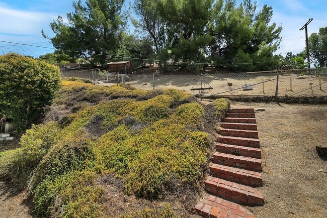 Building Photo - Great 3 Bedroom Home with Large Lot and NO...
