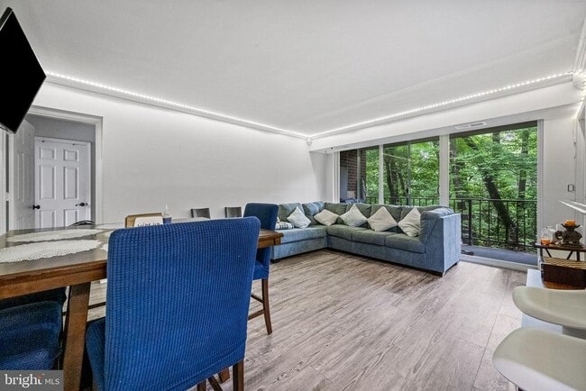 Building Photo - 1423 Northgate Square