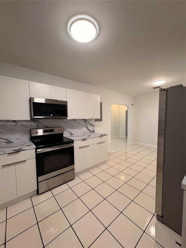 Building Photo - 2390 NW 30th St