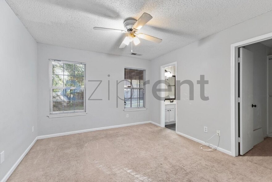 Building Photo - 922 Treasure Pl SW