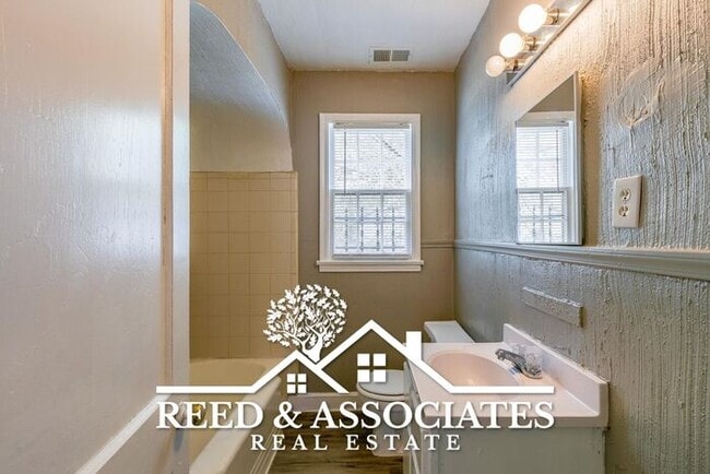 Building Photo - EAST MEMPHIS - COLONIAL