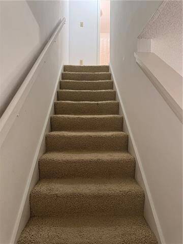 Building Photo - 725 Heavens Dr