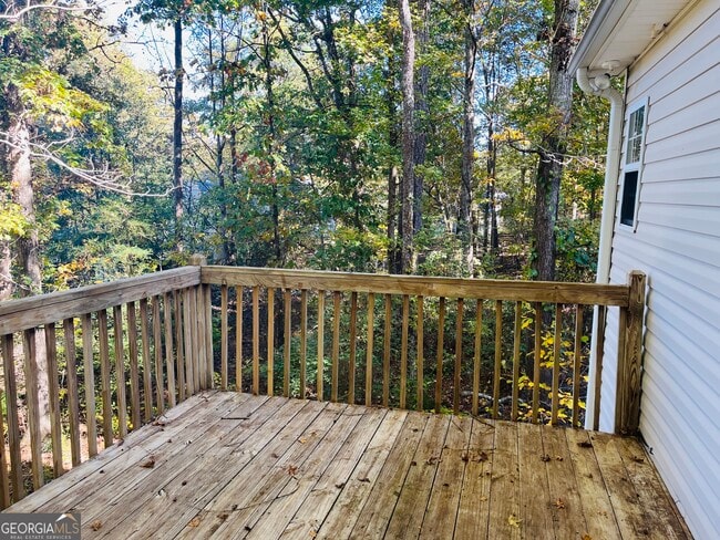 Building Photo - 129 Lost Lake Dr