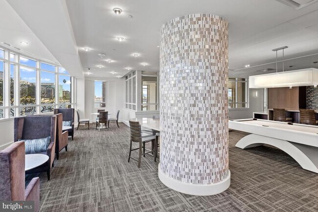 Building Photo - 100 Harborview Dr