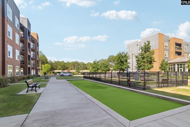 Building Photo - 440 Town Center Pl