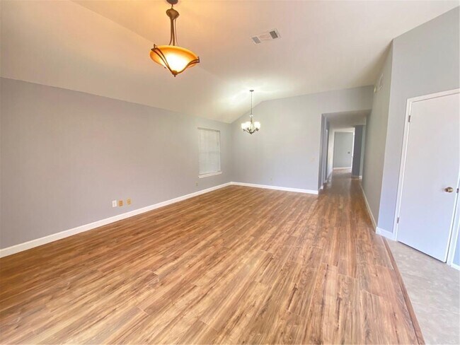 Building Photo - 16916 Dorman Dr