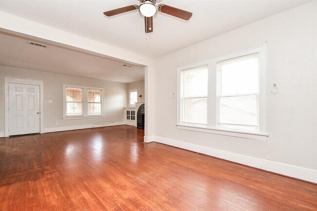 Building Photo - 5049 Jefferson St