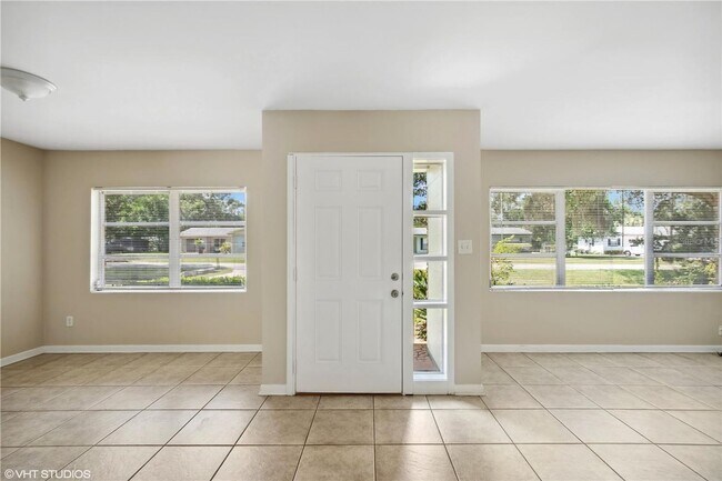Building Photo - Well Kept Home in Madison Park - SUBLEASE