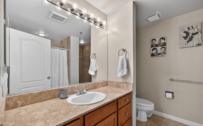 Building Photo - 1212 N Wells St