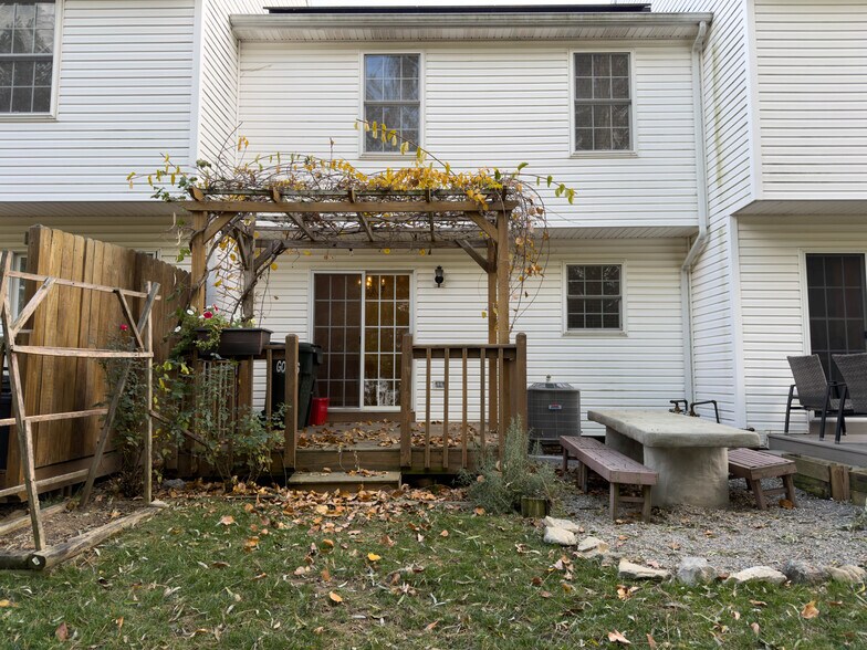 Building Photo - 562 Wood Duck Dr