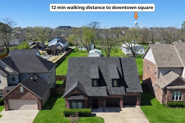 Building Photo - 110 SE G Ct