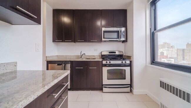 Building Photo - 303 E 83rd St