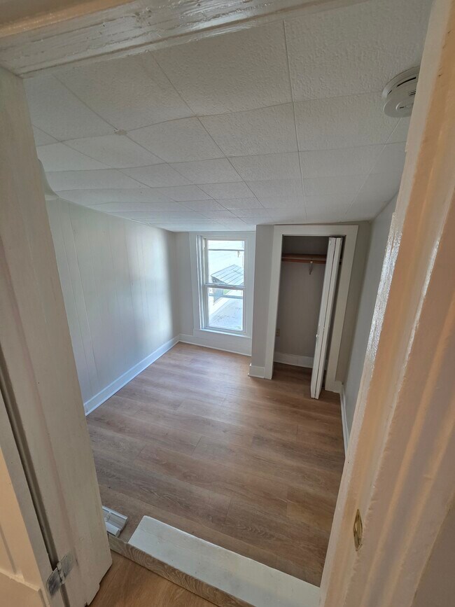 bedroom - 116 Mercer St