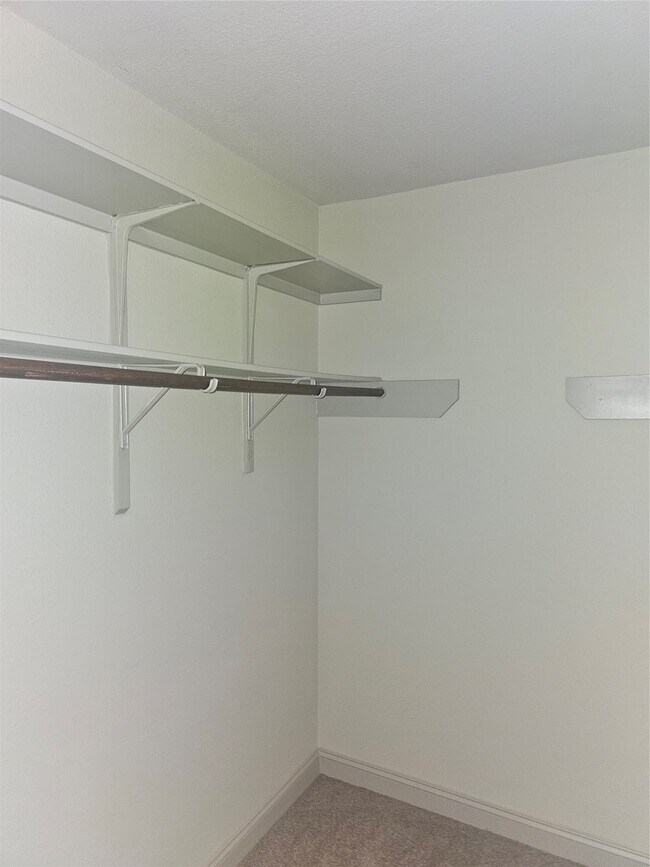 Building Photo - 3206 Pebble Lake Dr