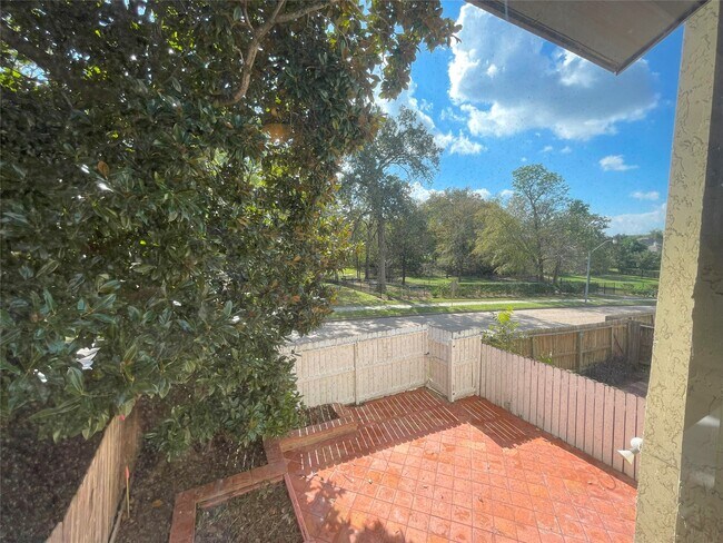 Building Photo - 12315 Glenview Dr