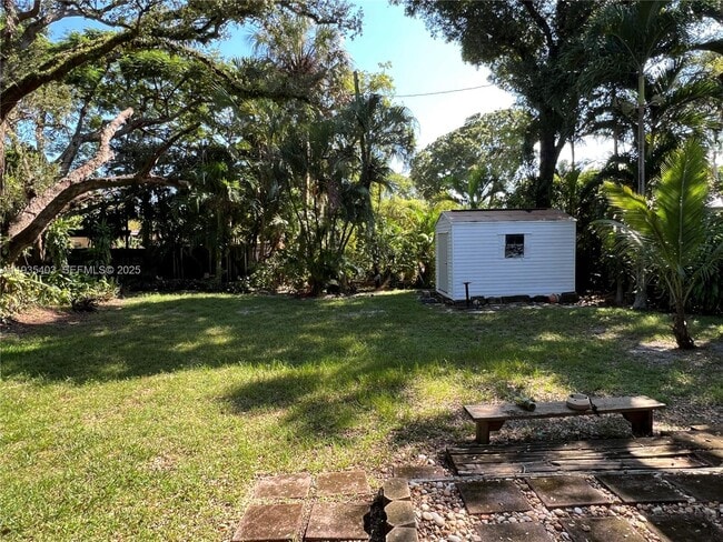 Building Photo - 606 SW 11th St