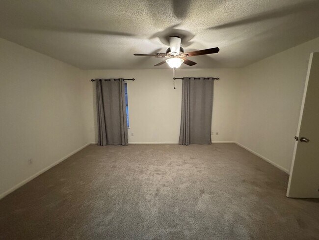 Building Photo - Spacious Speegleville Home