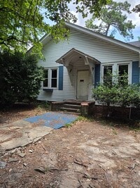 Building Photo - 2BR/2BA Cottage