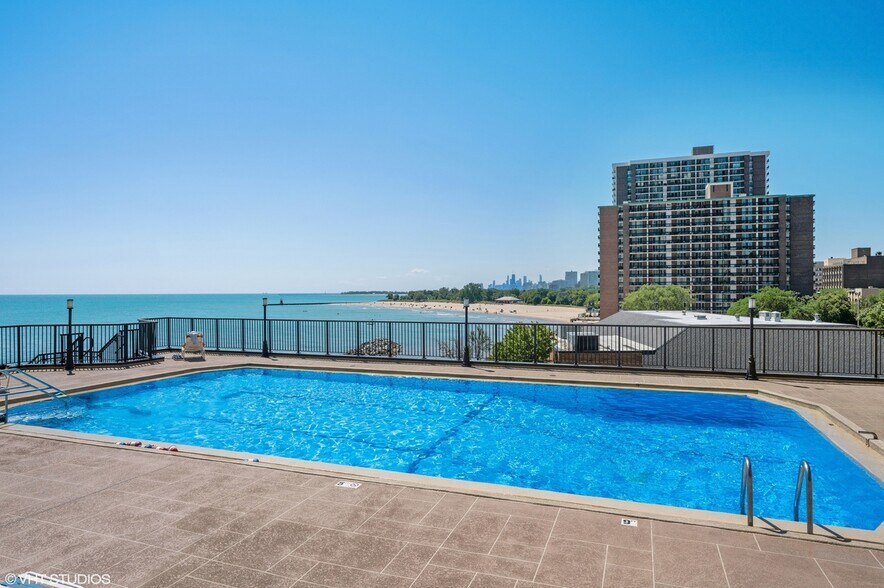 Swimming Pool - 6007 N Sheridan Rd