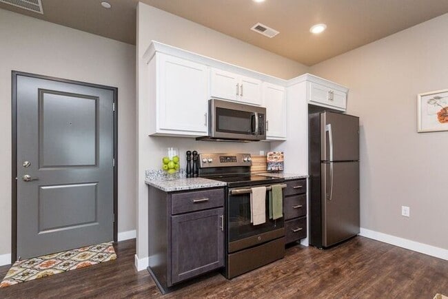 Building Photo - $1,450 | 1 Bedroom, 1 Bathroom Condo | Pet Friendly* | Available for August 1st, 2026 Move In!