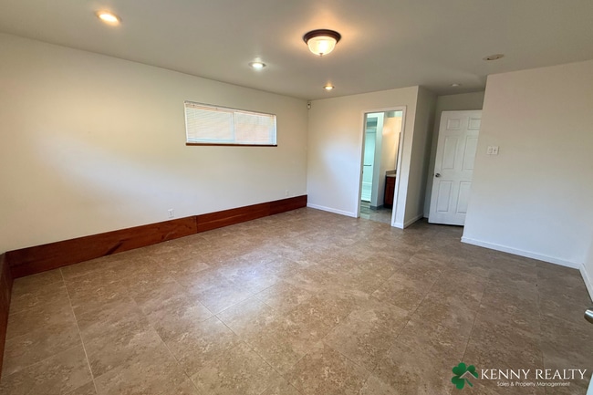Building Photo - Bright and Spacious 3BD/3BA Home with Bonu...