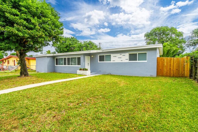 Building Photo - 17621 NE 7th Ave