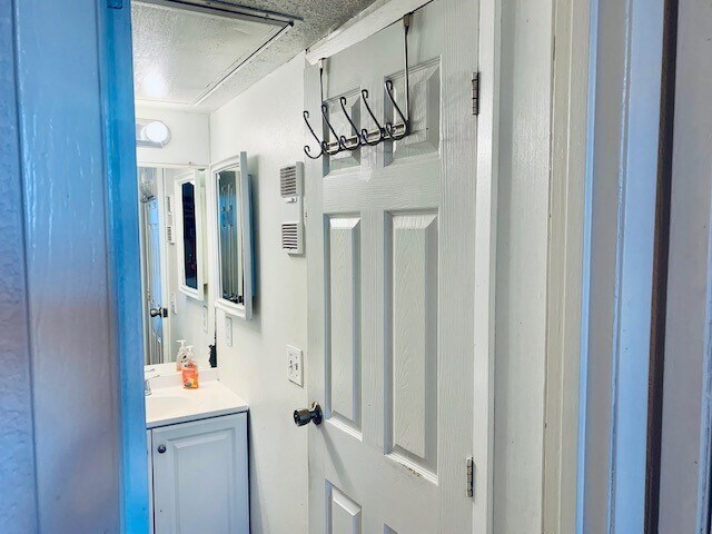 Building Photo - 6102 Seawall Blvd