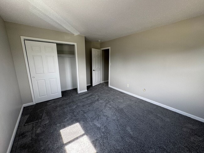 Building Photo - Far Eastside Large 3 Bedroom 1.5 Bath