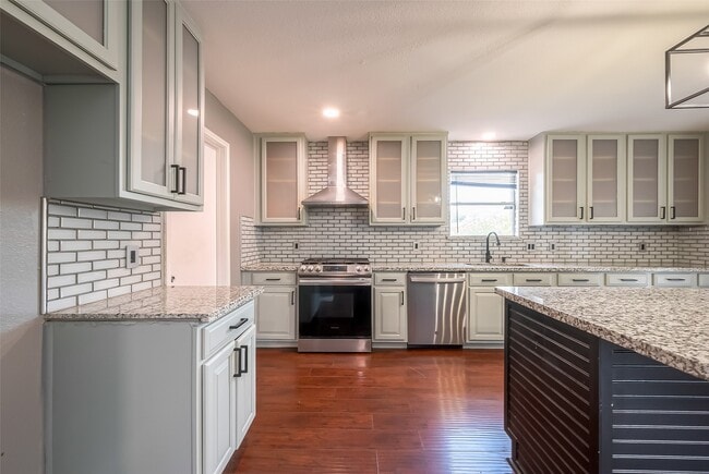 Building Photo - 9226 MacMillan Ln