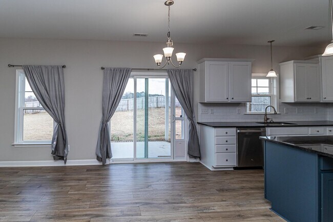 Building Photo - SPACIOUS 2-Story Home in Pikeville School ...