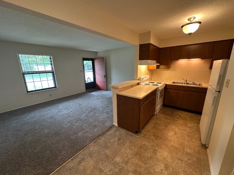Building Photo - 622 Cumberland Dr