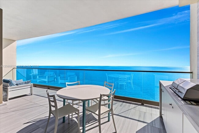 Building Photo - 17901 Collins Ave