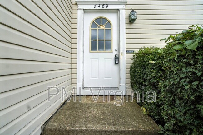 Building Photo - 5489 Glenville Cir