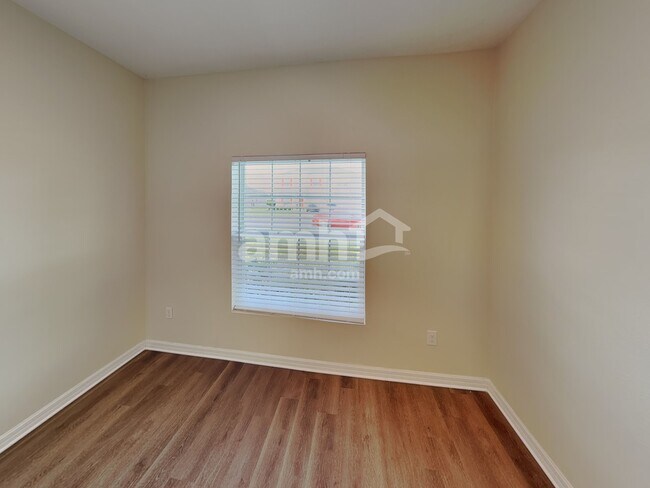 Building Photo - 1813 Henley St