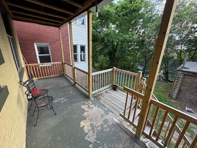 Building Photo - Pittsburgh, Mt. Washingtom Neighborhood- 3 Bedroom 1 Bath House, Yard