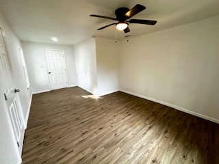 Building Photo - 300 N Oak Dr