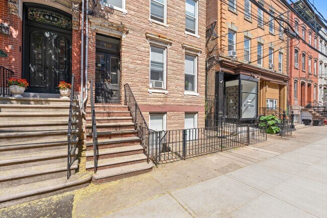 Building Photo - 916 Willow Ave