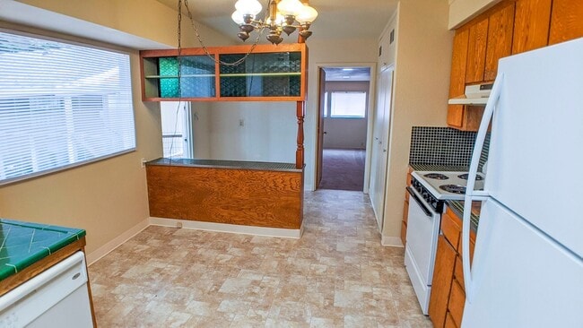 Building Photo - Charming Pet Friendly, 3-Bedroom 1-Bath, p...