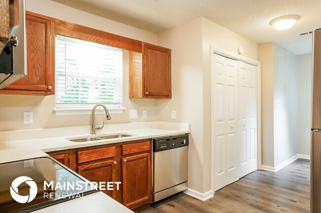 Building Photo - 3020 Olde Birch Dr