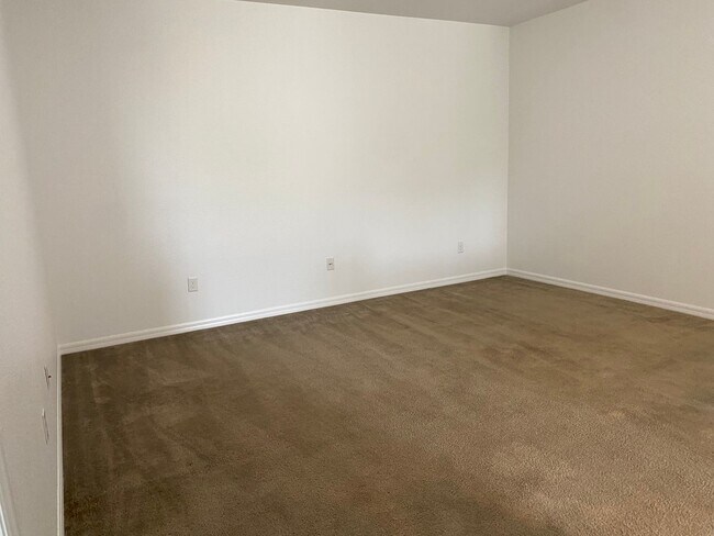 Building Photo - GORGEOUS WINDERMERE TERRACE  MONTH WITH LA...