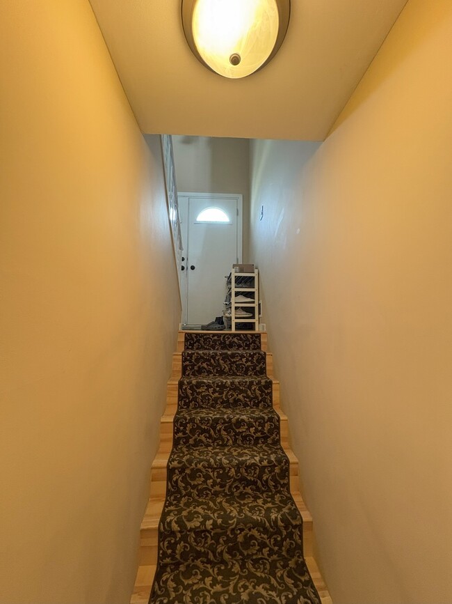 Building Photo - 18 Marquette Pl