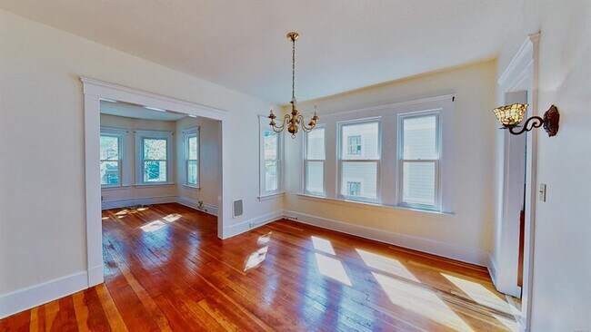 Building Photo - 134 Mansfield St