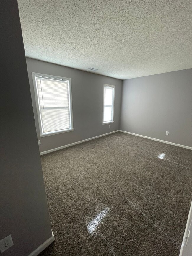Building Photo - Franklin Twp 4 BR + loft
