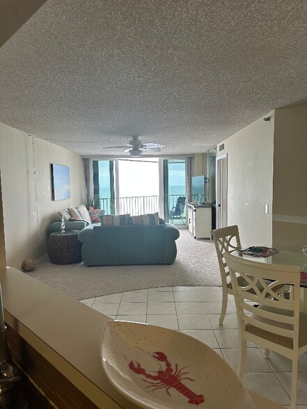 Building Photo - 9650 S Ocean Dr