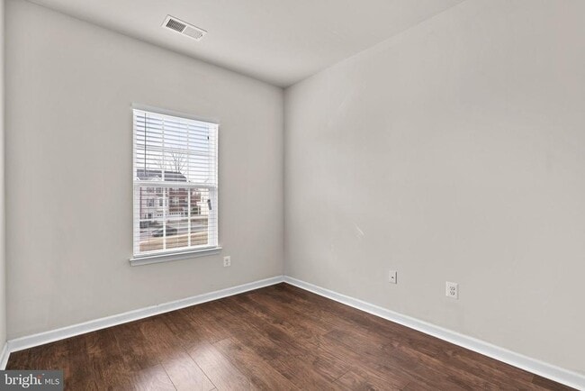 Building Photo - 9408 Adelaide Ln